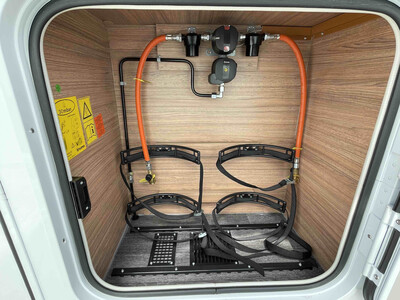 Weinsberg CaraSuite Ford 700 MEG - VELETRŽNÍ CENOVÁ NABÍDKA 