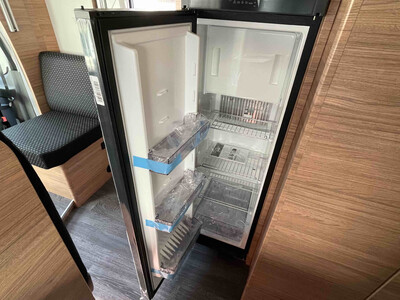 Weinsberg CaraSuite Ford 700 MEG - VELETRŽNÍ CENOVÁ NABÍDKA 