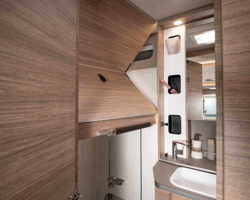 WEINSBERG X-CURSION VAN