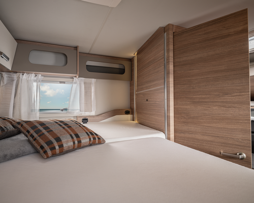 WEINSBERG X-CURSION VAN