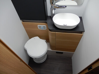 ADRIA Matrix Axess 670 SL (2) 